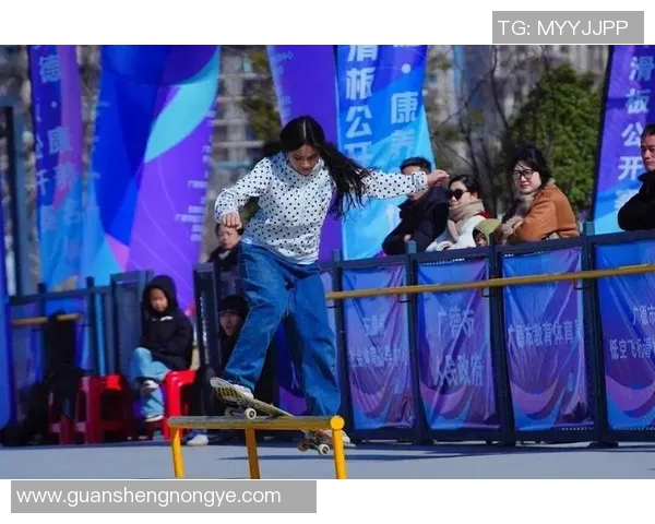 滑板精英赛特别报道成都街舞队勇闯新高峰的奋斗历程与精彩瞬间