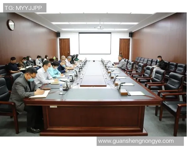 疫情防控常态化与社会经济恢复的双重挑战与应对策略分析